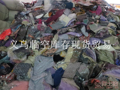 臨空2017春季地攤貨源 5元熱賣時尚圍巾與披肩批發(fā)指南